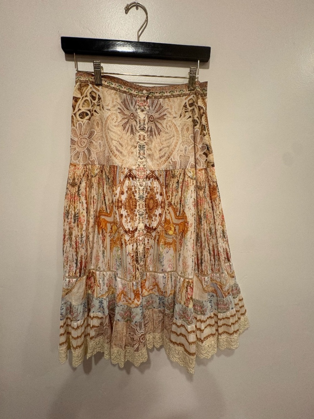 Sundance skirt/XS/ elastic waist with covered buttons and lace hem